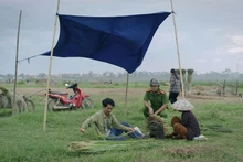 Một cảnh trong phim "Có anh nơi ấy bình yên". (Ảnh: VFC)