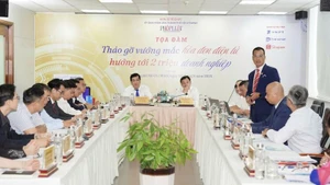 Quang cảnh Tọa đàm “Tháo gỡ vướng mắc hóa đơn điện tử, hướng tới 2 triệu doanh nghiệp”.
