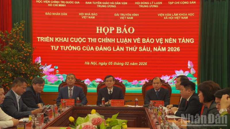 Quang cảnh buổi họp báo.