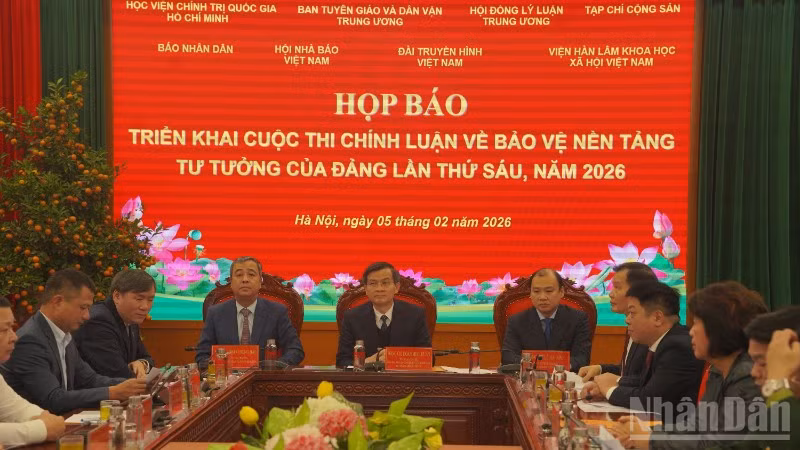 Quang cảnh buổi họp báo.