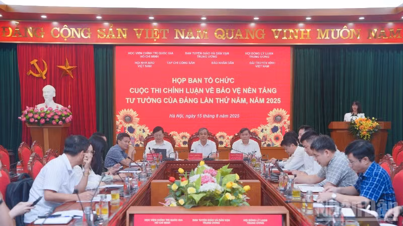 Quang cảnh cuộc họp.