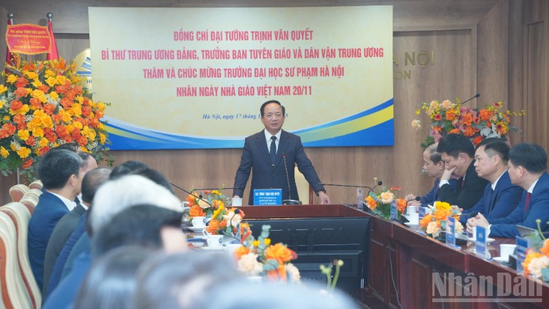 Đồng chí Trịnh Văn Quyết phát biểu chúc mừng Trường đại học Sư phạm Hà Nội nhân Ngày Nhà giáo Việt Nam.