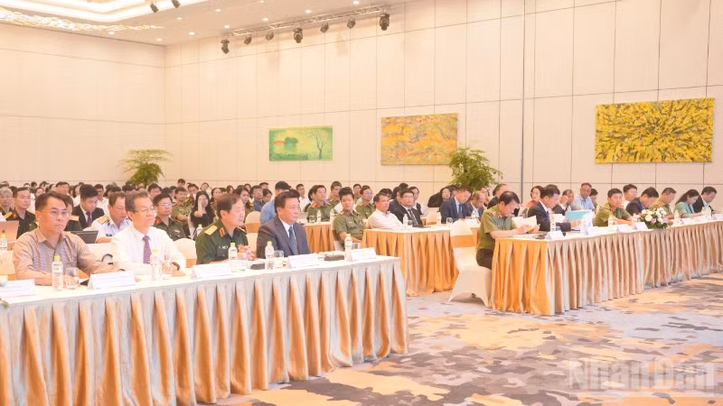 Các đại biểu tham dự hội thảo khoa học. 