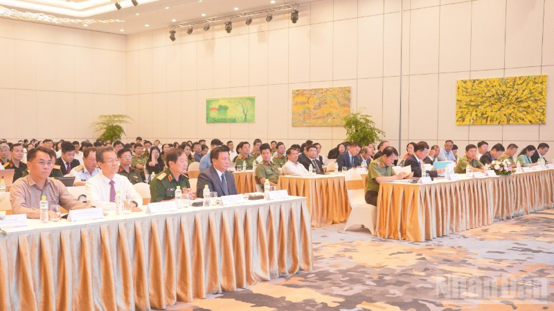Các đại biểu tham dự hội thảo khoa học. 