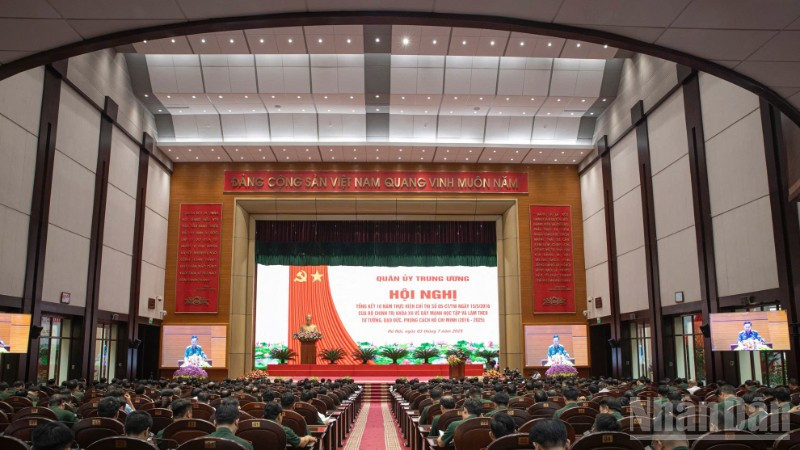 Quang cảnh hội nghị của Quân ủy Trung ương tổng kết 10 năm thực hiện Chỉ thị số 05-CT/TW. 