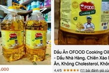Đến tối 24/6, trên Shopee vẫn bán sản phẩm này với giá 195.000đồng/4,5 lít dầu ăn. (Ảnh chụp màn hình)