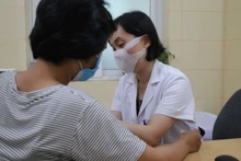 Tại phòng khám Vú của Bệnh viện K, nhiều người bệnh vui mừng, phấn khởi khi nhận được thông tin sẽ được cấp phát thuốc 3 tháng một lần thay vì 1 tháng một lần như trước đây.