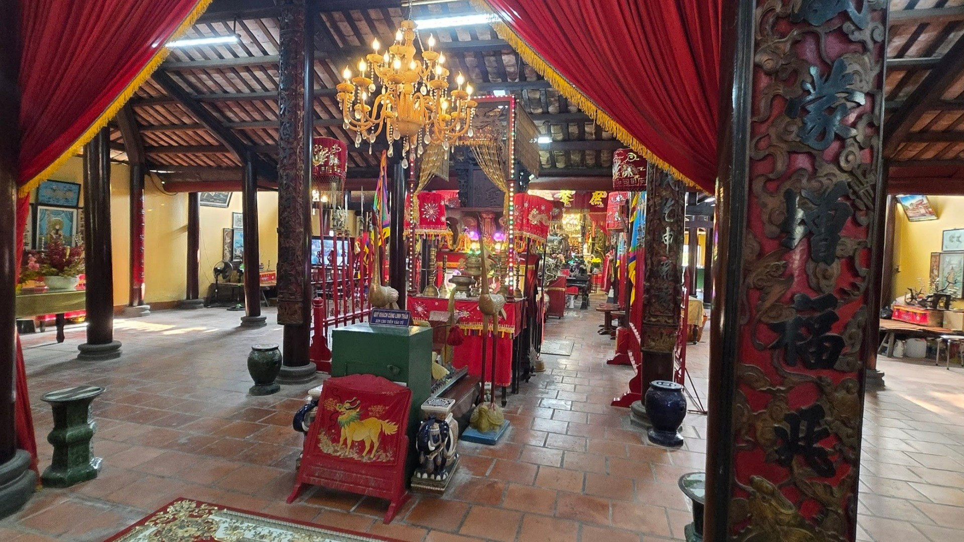 Đình Bình Thủy thể hiện tín ngưỡng dân gian rất riêng của người Tây Đô. 1000000303.jpg