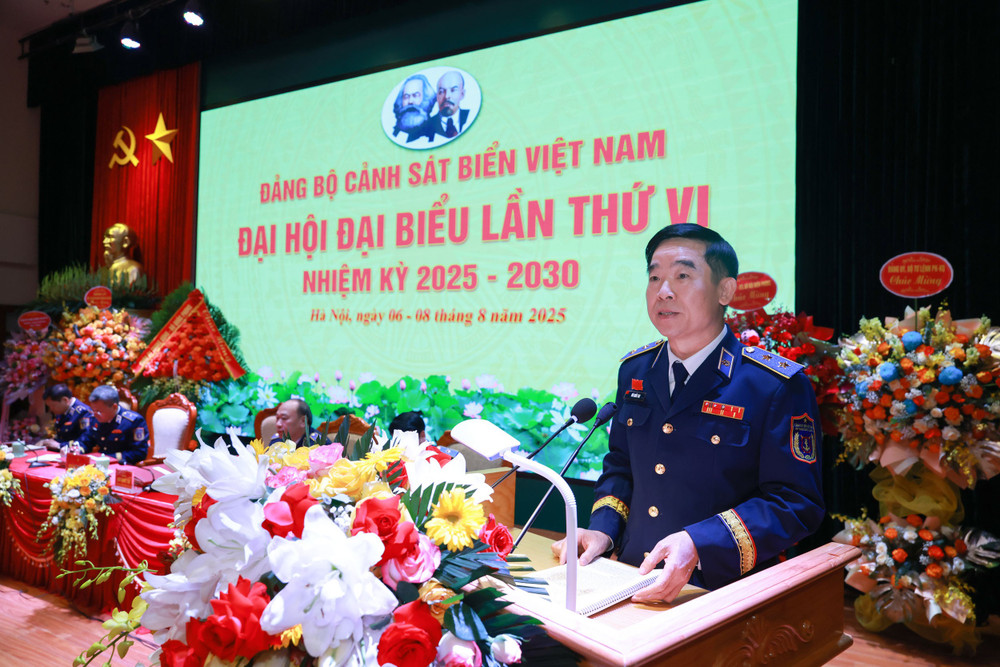 Trung tướng Bùi Quốc Oai, Bí thư Đảng ủy, Chính ủy Cảnh sát biển Việt Nam phát biểu khai mạc đại hội. tt-oai-phat-bieu-khai-mac.jpg