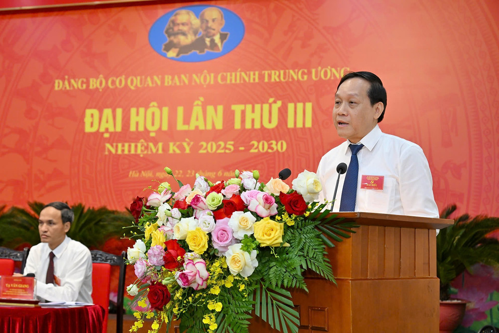 Đồng chí Nguyễn Thanh Hải, Phó Trưởng ban Nội chính Trung ương, Phó Bí thư Đảng ủy trình bày Báo cáo chính trị. (Ảnh: THỦY NGUYÊN) a3.jpg