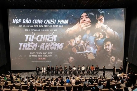 Phim Tử chiến trên không ghi nhận sự hợp tác hiệu quả giữa Điện ảnh Công an nhân dân và đơn vị tư nhân. (Ảnh: ĐOÀN LÀM PHIM)