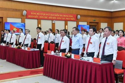 Các đồng chí lãnh đạo Đảng, Nhà nước và các đại biểu dự Đại hội Đảng bộ cơ quan Ủy ban Kiểm tra Trung ương. (Ảnh ĐĂNG KHOA)