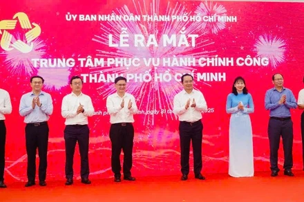 Các đại biểu tại lễ ra mắt.