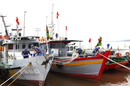 Cán bộ chiến sĩ Hải đội 2 Ban Chỉ huy Bộ đội Biên phòng tỉnh Ninh Bình sẵn sàng, phương tiện, lực lượng, tàu thuyền chống bão, ứng cứu khi có tình huống xảy ra.