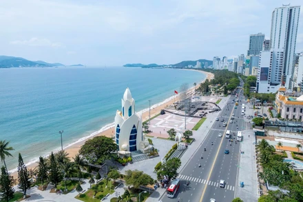 Tháp Trầm hương tọa lạc tại Quảng trường 2/4, thành phố Nha Trang, tỉnh Khánh Hòa. (Ảnh MỸ HÀ)