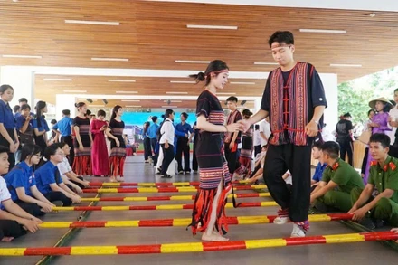 Các bạn đoàn viên thanh niên tham gia Ngày hội Toàn dân bảo vệ an ninh Tổ quốc tại trường Cao đẳng du lịch Huế năm 2025. (Ảnh: Công an thành phố Huế) 