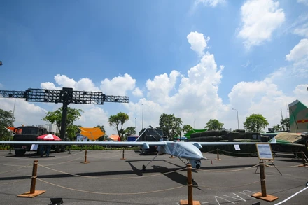 Phương tiện bay không người lái (UAV) đa năng, tầm xa do Tập đoàn Viettel sản xuất tại Triển lãm thành tựu đất nước. (Ảnh: THẾ ĐẠI)
