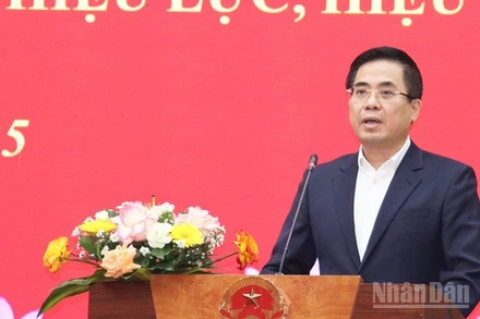 Đồng chí Nguyễn Hoàng Giang, Phó Bí thư Tỉnh ủy, Bí thư Đảng ủy, Chủ tịch Ủy ban nhân dân tỉnh Quảng Ngãi phát biểu kết luận hội nghị.