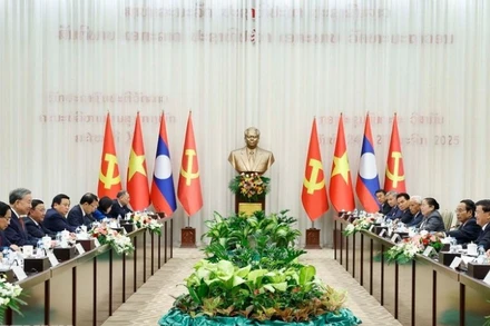 Tổng Bí thư Tô Lâm và Tổng Bí thư, Chủ tịch nước Lào Thongloun Sisoulith đồng chủ trì Cuộc gặp cấp cao giữa Đảng Cộng sản Việt Nam và Đảng Nhân dân Cách mạng Lào. (Ảnh: Thống Nhất/TTXVN) 