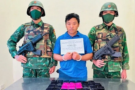 Đối tượng bị bắt giữ cùng 6.000 viên ma túy tang vật.