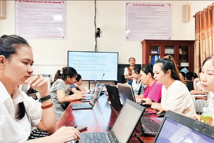 Tập huấn chuyên môn đầu năm học mới cho giáo viên Trường tiểu học Nghĩa Hòa (Bắc Ninh). (Ảnh NGUYỄN THƯƠNG)