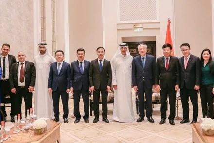 Ủy viên Bộ Chính trị, Phó Thủ tướng Thường trực Chính phủ Nguyễn Hòa Bình tại cuộc gặp Tập đoàn bất động sản hàng đầu Trung Đông Emaar Properties diễn ra chiều 24/9/2025. (Ảnh: Kim Anh)