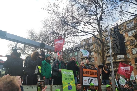 Biểu tình phản đối hiệp định với Mercosur trên đường phố Brussels (Nguồn: X) 