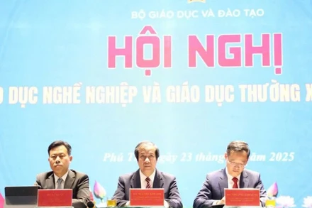 Các đồng chí lãnh đạo Bộ chủ trì hội nghị.