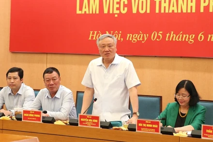 Đồng chí Nguyễn Hòa Bình, Ủy viên Bộ Chính trị, Phó Thủ tướng Thường trực Chính phủ phát biểu tại buổi làm việc.