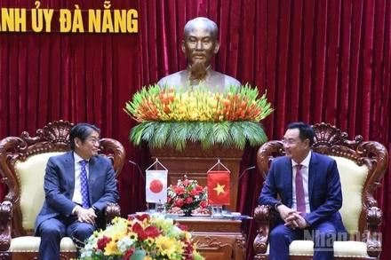 Đồng chí Lê Ngọc Quang, Ủy viên Trung ương Đảng, Bí thư Thành ủy Đà Nẵng có buổi tiếp Đại sứ Nhật Bản tại Việt Nam Ito Naoki. (Ảnh: ANH ĐÀO)