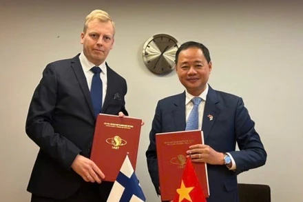 Lễ ký kết Biên bản ghi nhớ giữa Viện Hàn lâm Khoa học và Công nghệ Việt Nam và Cơ quan Khí tượng Phần Lan tại thủ đô Helsinki, Cộng hòa Phần Lan.