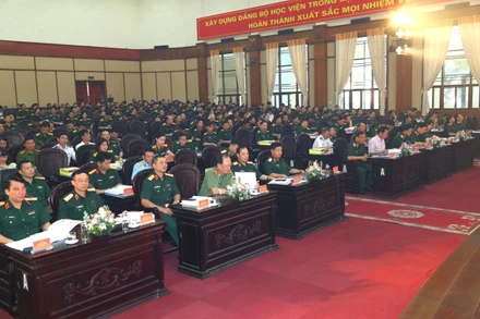 Đông đảo các đại biểu, nhà khoa học tham gia hội thảo.