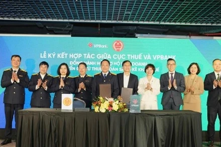 Lễ ký kết tổ chức đồng thời tại Hà Nội và Thành phố Hồ Chí Minh, kết nối tới điểm cầu VPBank tại 32 tỉnh, thành phố.