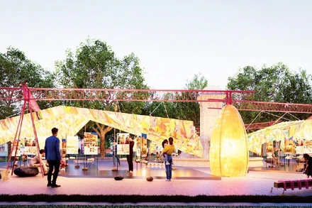 Một triển lãm độc đáo làm từ giấy dó truyền thống và vật liệu tái chế tại Vườn hoa Diên Hồng.