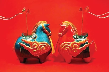 Tác phẩm “Ngựa hoa mai” cõng diều trên lưng chào Xuân 2026.