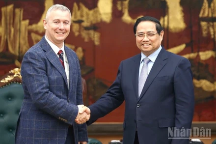 Thủ tướng Chính phủ Phạm Minh Chính và Đại sứ Vương quốc Bỉ tại Việt Nam Karl Van den Bossche. (Ảnh: Trần Hải)