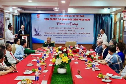 Quang cảnh buổi làm việc.