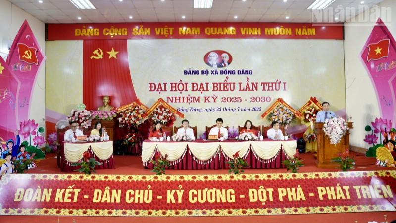 Đại hội Đại biểu lần thứ 1 Đảng bộ xã Đồng Đăng, tỉnh Lạng Sơn, nhiệm kỳ 2025- 2030 nghe chỉ đạo của Lãnh đạo Tỉnh ủy Lạng Sơn.