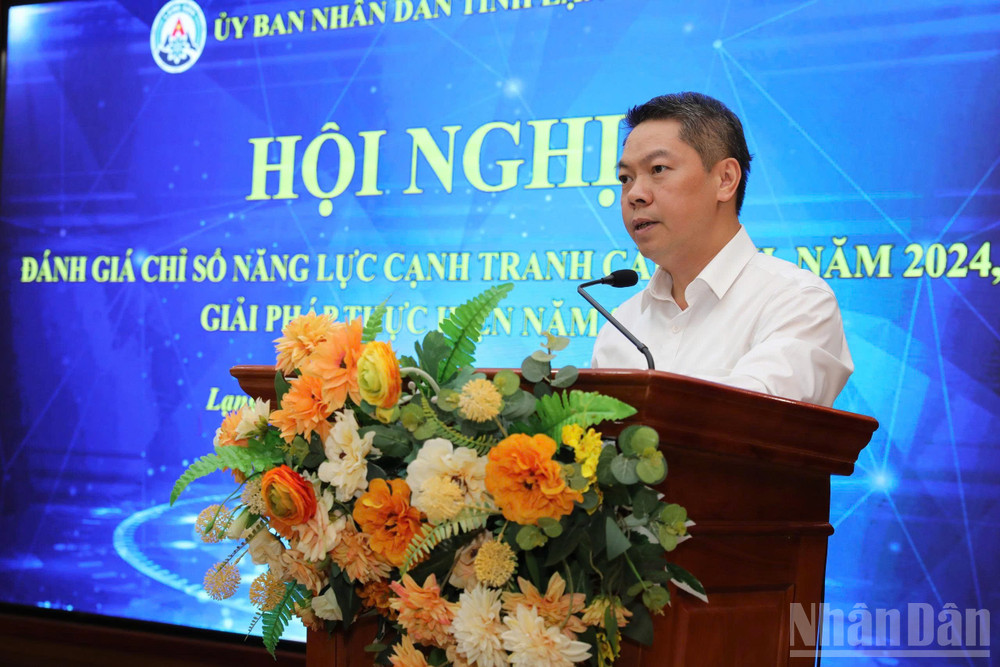 Đồng chí Đoàn Thanh Sơn, Phó Chủ tịch Ủy ban nhân dân tỉnh Lạng Sơn phát biểu tại hội nghị. ndo_br_gen-h-z6698465937182-90412db2f4041817ea878d940e91f32c.jpg