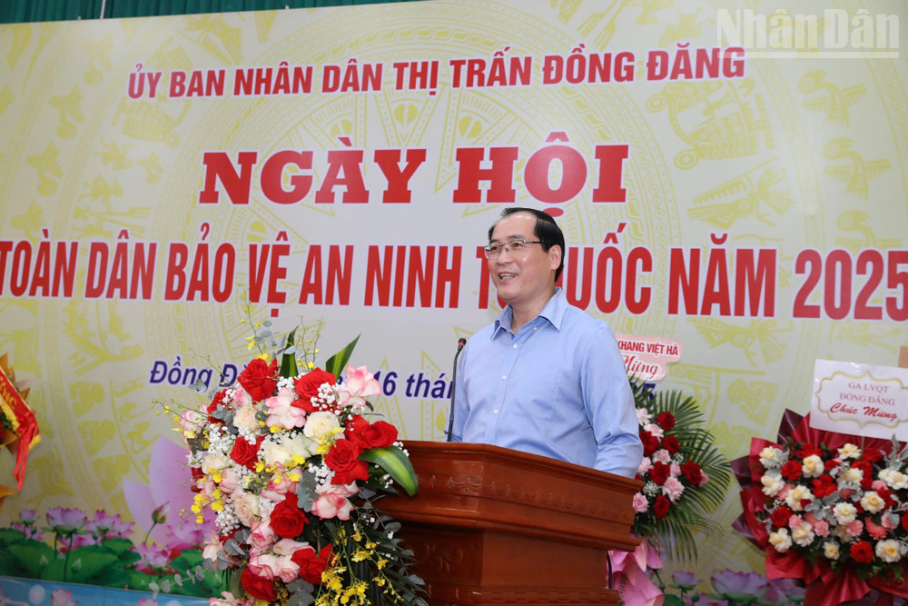 Đồng chí Dương Xuân Huyên, Phó Chủ tịch Thường trực Uỷ ban nhân dân tỉnh Lạng Sơn phát biểu tại ngày hội. ndo_tr_gen-h-z6710685803291-29d03ecbc4f3e0956ae28985351d05b1.jpg