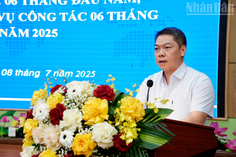 Đồng chí Đoàn Thanh Sơn, Tỉnh ủy viên, Phó Chủ tịch Ủy ban nhân dân tỉnh Lạng Sơn phát biểu chỉ đạo hội nghị. ndo_tr_dat2335.jpg