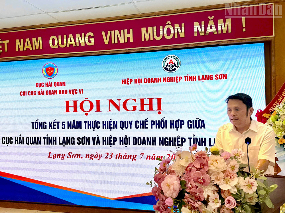 Ông Hồ Phi Dũng, Chủ tịch Hiệp hội Doanh nghiệp tỉnh Lạng Sơn phát biểu tại hội nghị. ndo_tr_img-0030.jpg