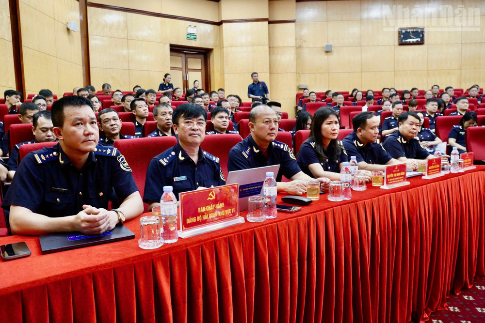 Các đại biểu dự Hội nghị công bố quyết định thành lập Đảng bộ Hải quan khu vực VI. ndo_tr_gen-h-z6692209722774-3588445ef79b2ef7df5e117913c9d8e8.jpg