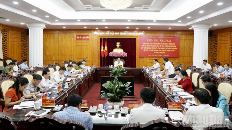 Đồng chí Nguyễn Trọng Nghĩa, Ủy viên Bộ Chính trị, Bí thư Trung ương Đảng, Trưởng Ban Tuyên giáo và Dân vận Trung ương với Tỉnh ủy chủ trì buổi làm việc với Tỉnh ủy Lạng Sơn về việc thực hiện Chỉ thị 30-CT/TW và kết quả thực hiện sắp xếp tổ chức bộ máy đơn vị hành chính 2 cấp.