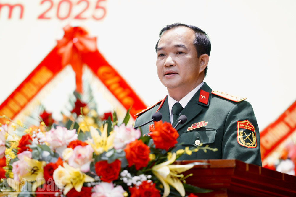 Đồng chí Đại tá Nguyễn Công Khuê, Phó Bí thư Thường trực Đảng ủy Quân sự tỉnh, Chính ủy Bộ Chỉ huy Quân sự tỉnh Lạng Sơn điều hành tại Đại hội. ndo_bl_img-0164.jpg