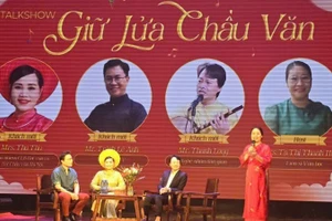 Chương trình biểu diễn nghệ thuật Chầu văn "Hồn Xưa, Điệu Mới" do nhóm R3VIVE Event phối hợp cùng Folklore Club USSH tổ chức.