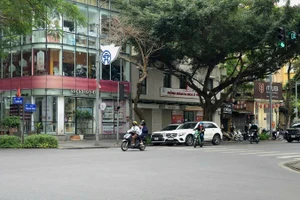 Tại một số nút giao quan trọng như Phan Chu Trinh-Trần Hưng Đạo, Phan Chu Trinh-Lý Thường Kiệt, Phan Chu Trinh-Hai Bà Trưng, hệ thống đèn tín hiệu giao thông sẽ tạm dừng hoạt động và các phương tiện được tổ chức rẽ phải liên tục.