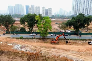 Hồ đầu mối Mễ Trì đang được đơn vị thi công tập trung triển khai theo lệnh khẩn cấp. (Ảnh: TUẤN LƯƠNG)