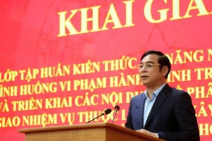 Ông Đào Duy Phong, Phó Giám đốc Sở Xây dựng Hà Nội phát biểu khai mạc chương trình tập huấn.
