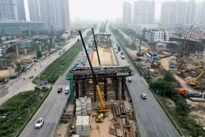  Đại lộ Thăng Long hiện là trục giao thông huyết mạch kết nối trung tâm Hà Nội với khu vực phía tây và các đô thị vệ tinh như Hòa Lạc, Hoài Đức. (Ảnh: THÙY LINH)